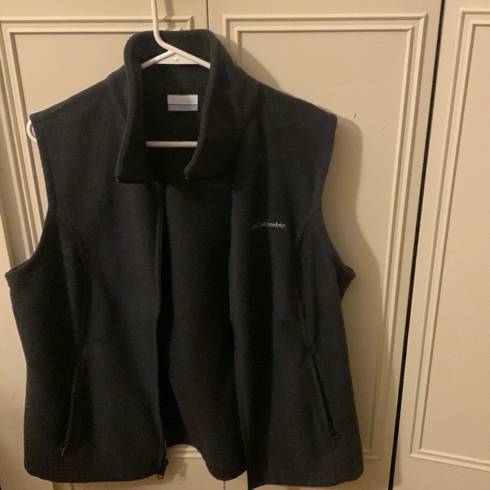 Columbia fleece vest Womens size L. This vest is like new.